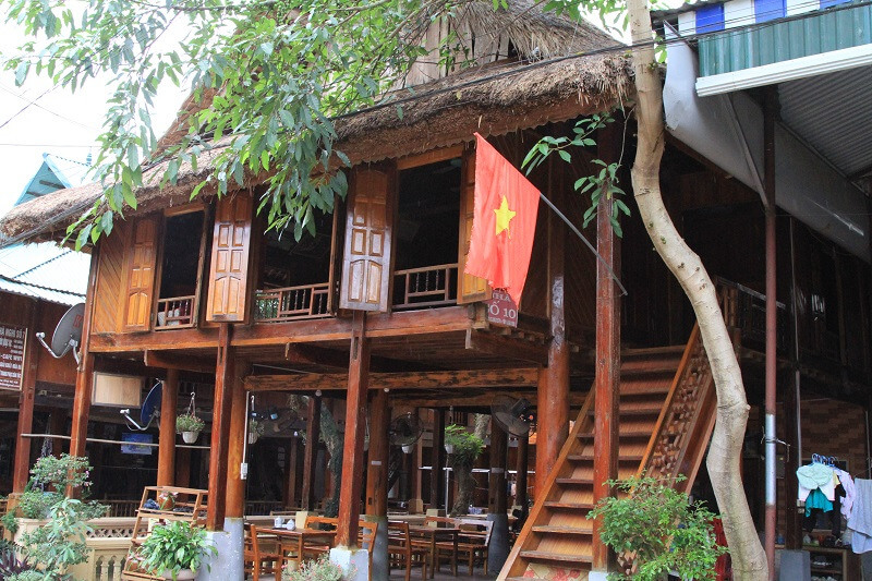 Nhà sàn Mai Châu Hòa Bình là biểu tượng văn hóa độc đáo của người Mường và người Thái Nhà sàn Mai Châu Hòa Bình là biểu tượng văn hóa độc đáo của người Mường và người Thái