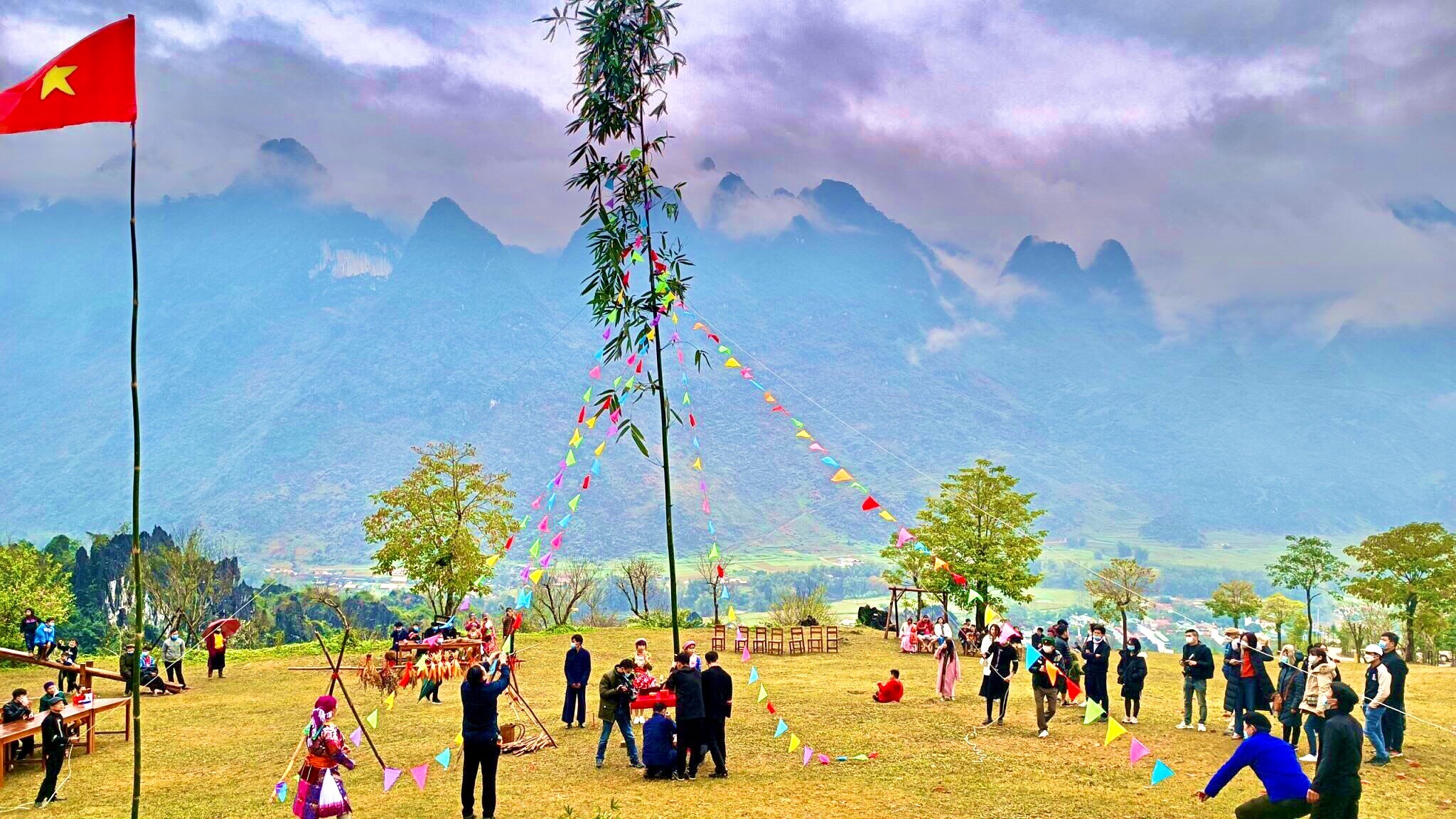 Tham gia các lễ hội truyền thống tại Pà Cò Tham gia các lễ hội truyền thống tại Pà Cò