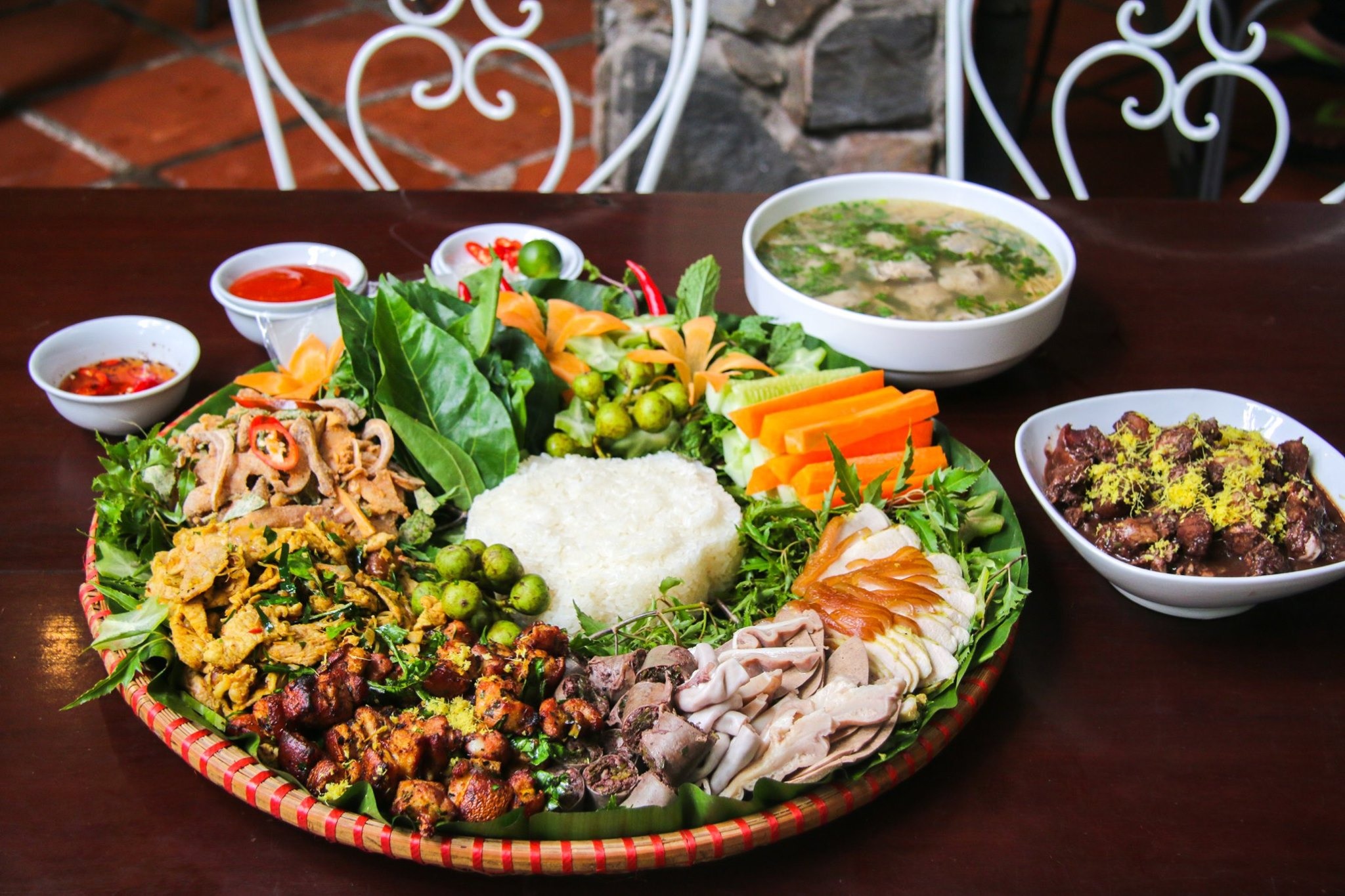 Khám phá ẩm thực địa phương Khám phá ẩm thực địa phương