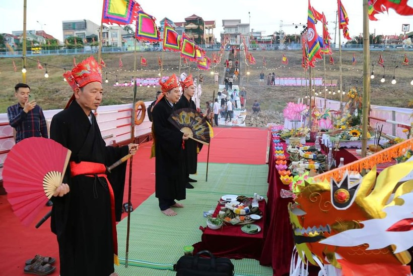 Những điều du khách cần lưu ý khi tham gia lễ hội cá tôm sông Đà (Nguồn: Kinh tế nông thôn) Những điều du khách cần lưu ý khi tham gia lễ hội cá tôm sông Đà (Nguồn: Kinh tế nông thôn)
