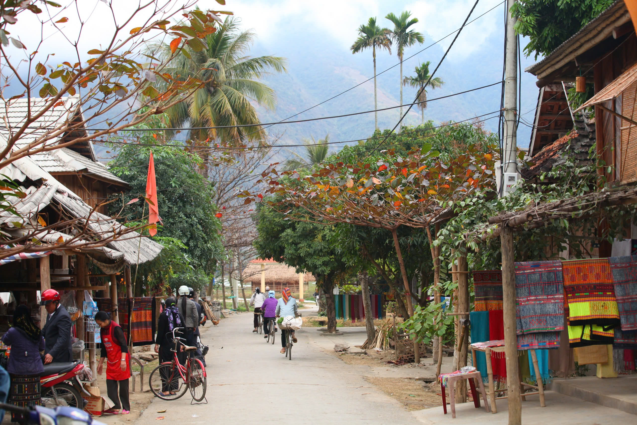Lịch trình tour Mai Châu - Mộc Châu 4 ngày 3 đêm trải nghiệm văn hóa các dân tộc bản địaLịch trình tour Mai Châu - Mộc Châu 4 ngày 3 đêm trải nghiệm văn hóa các dân tộc bản địa Lịch trình tour Mai Châu - Mộc Châu 4 ngày 3 đêm trải nghiệm văn hóa các dân tộc bản địa