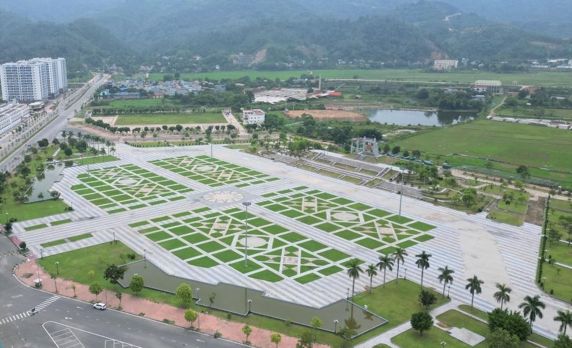 Giới thiệu chung về quảng trường Hòa Bình (Nguồn: Báo Dân trí) Giới thiệu chung về quảng trường Hòa Bình (Nguồn: Báo Dân trí)