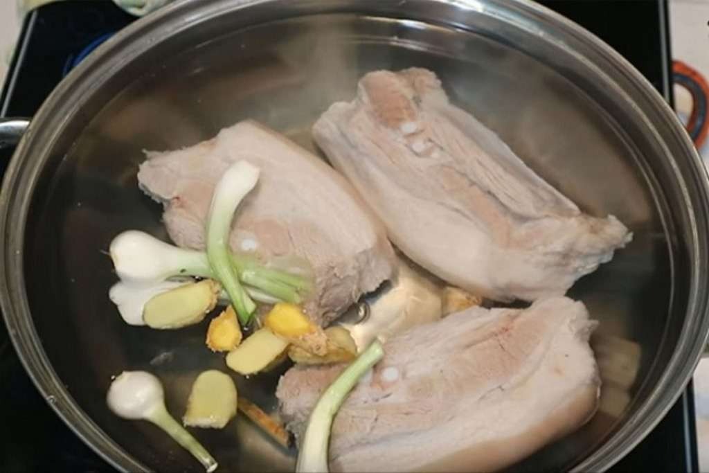 Sơ chế thịt lợn trước khi chế biến Sơ chế thịt lợn trước khi chế biến