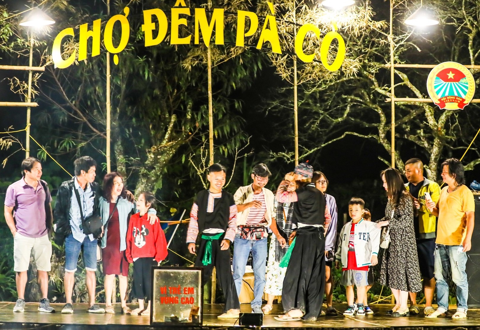 Hoạt động giao lưu văn hóa sôi động và ấn tượng (Nguồn: Chợ đêm Pà Cò) Hoạt động giao lưu văn hóa sôi động và ấn tượng (Nguồn: Chợ đêm Pà Cò)