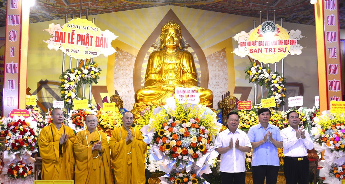 Các lễ hội Phật giáo nổi tiếng tại chùa Phật Quang Hòa Bình (Nguồn: Báo Hòa Bình) Các lễ hội Phật giáo nổi tiếng tại chùa Phật Quang Hòa Bình (Nguồn: Báo Hòa Bình)
