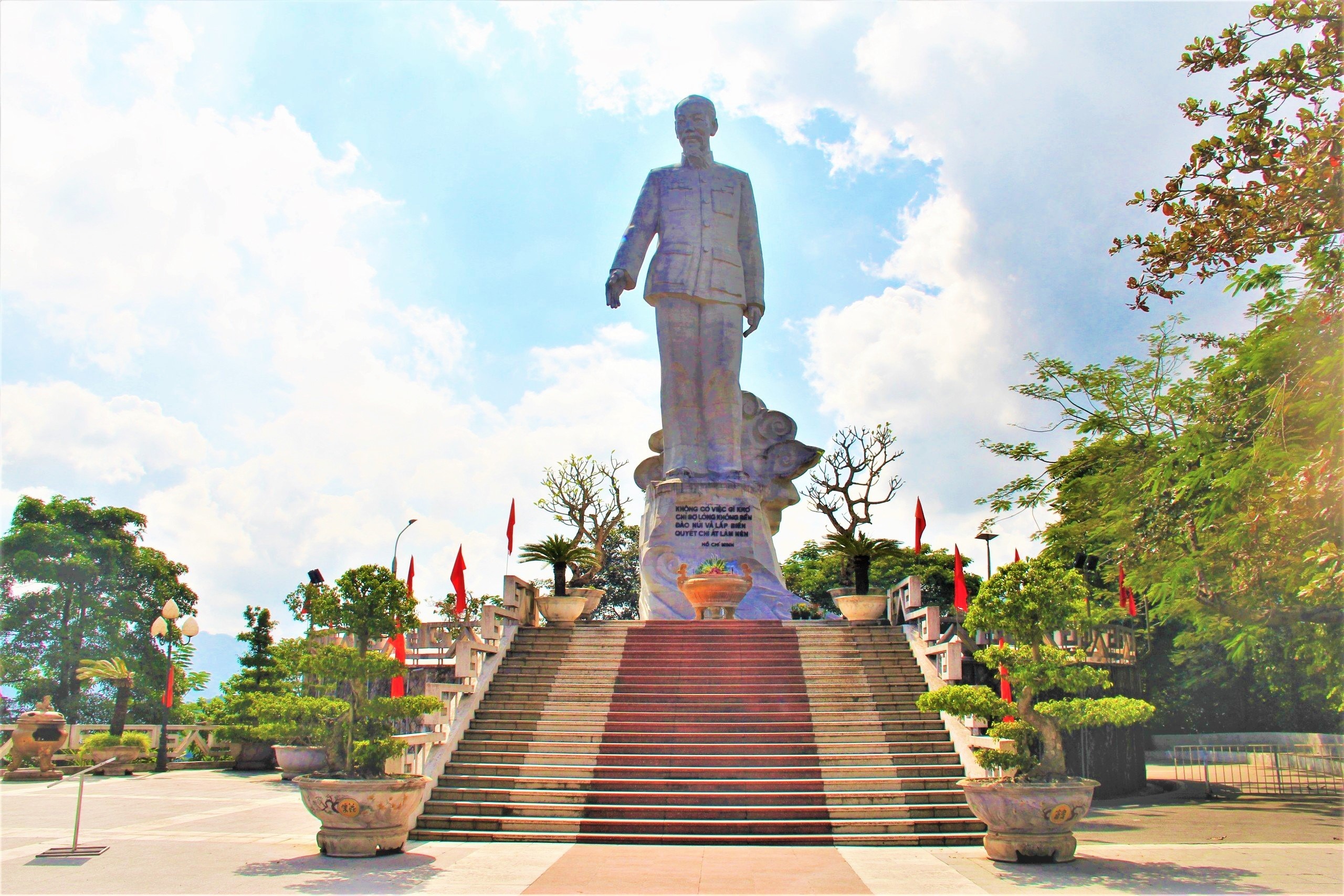 Một số lưu ý khi ghé thăm đỉnh đồi ông Tượng (Nguồn: Hòa Bình Tourism) Một số lưu ý khi ghé thăm đỉnh đồi ông Tượng (Nguồn: Hòa Bình Tourism)