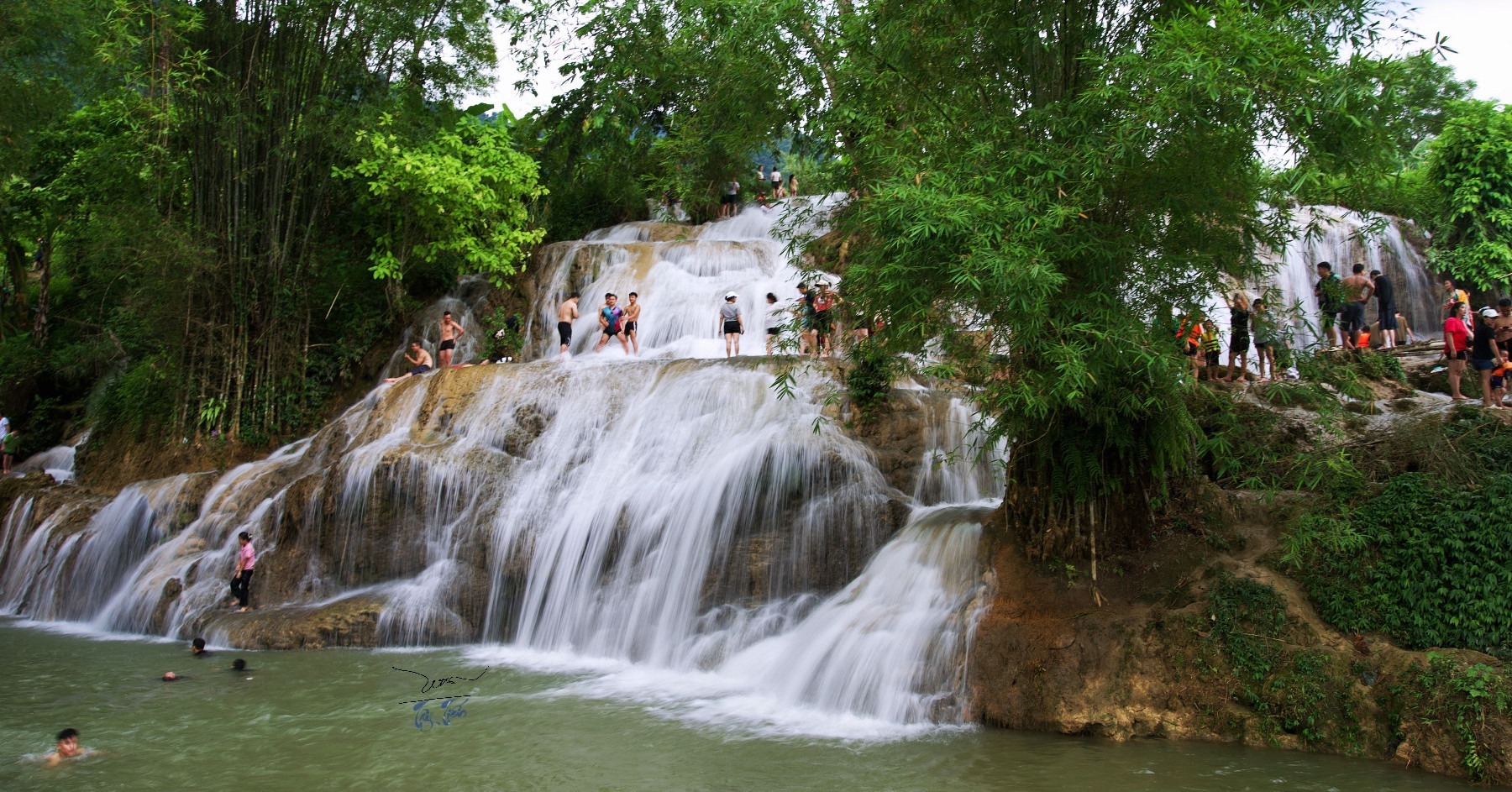Ý nghĩa tên gọi của suối thác Trăng Hòa Bình (Nguồn: VietNamNet) Ý nghĩa tên gọi của suối thác Trăng Hòa Bình (Nguồn: VietNamNet)