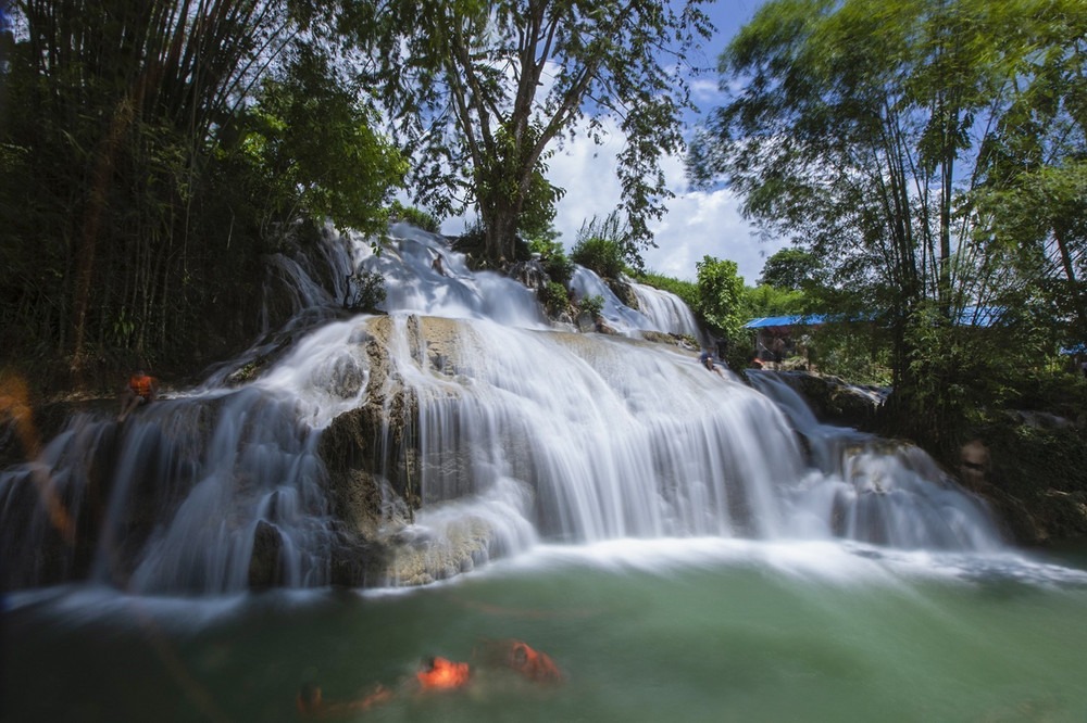Thời tiết thác Trăng Tân Lạc Hòa Bình như thế nào? (Nguồn: VietnamPlus) Thời tiết thác Trăng Tân Lạc Hòa Bình như thế nào? (Nguồn: VietnamPlus)