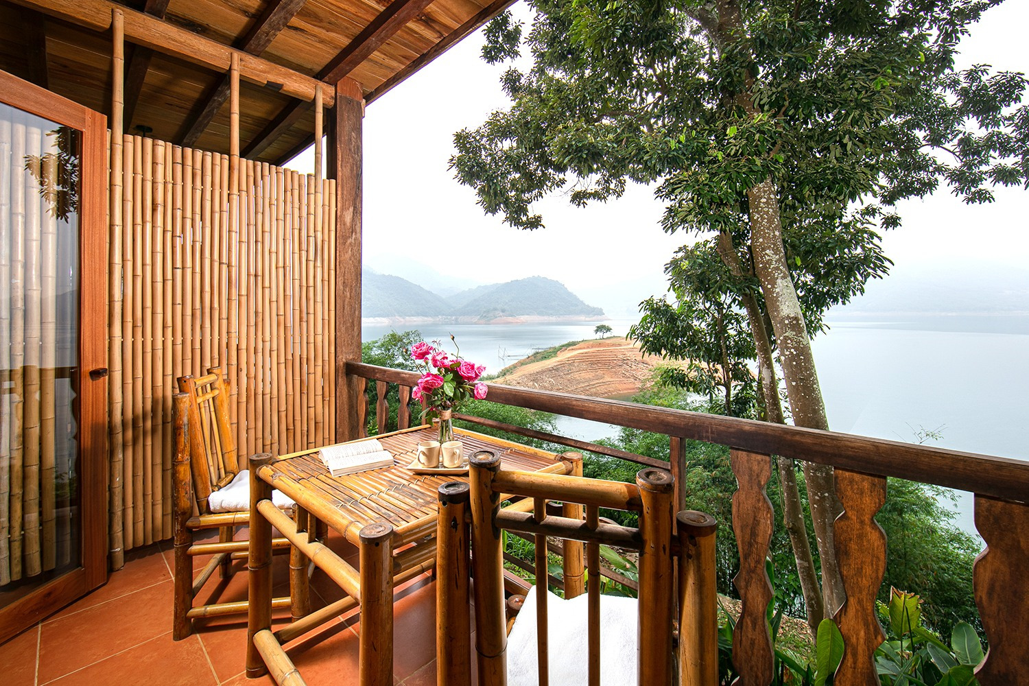 Phòng tại Mai Chau Hideaway Lake Resort với view hướng biển Hòa Bình tuyệt đẹp (Nguồn: Facebook Mai Chau Hideaway Lake Resort) Phòng tại Mai Chau Hideaway Lake Resort với view hướng biển Hòa Bình tuyệt đẹp (Nguồn: Facebook Mai Chau Hideaway Lake Resort)