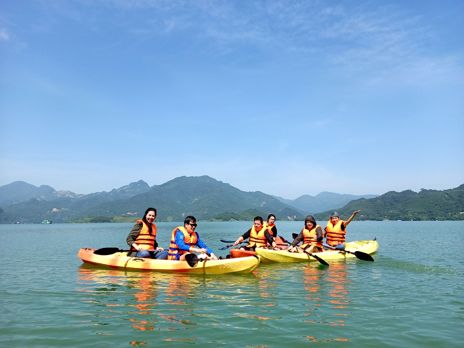 Có những hoạt động thú vị nào phù hợp với thời tiết ở Hòa Bình? (Nguồn: Mai Chau Hideaway Lake Resort) Có những hoạt động thú vị nào phù hợp với thời tiết ở Hòa Bình? (Nguồn: Mai Chau Hideaway Lake Resort)