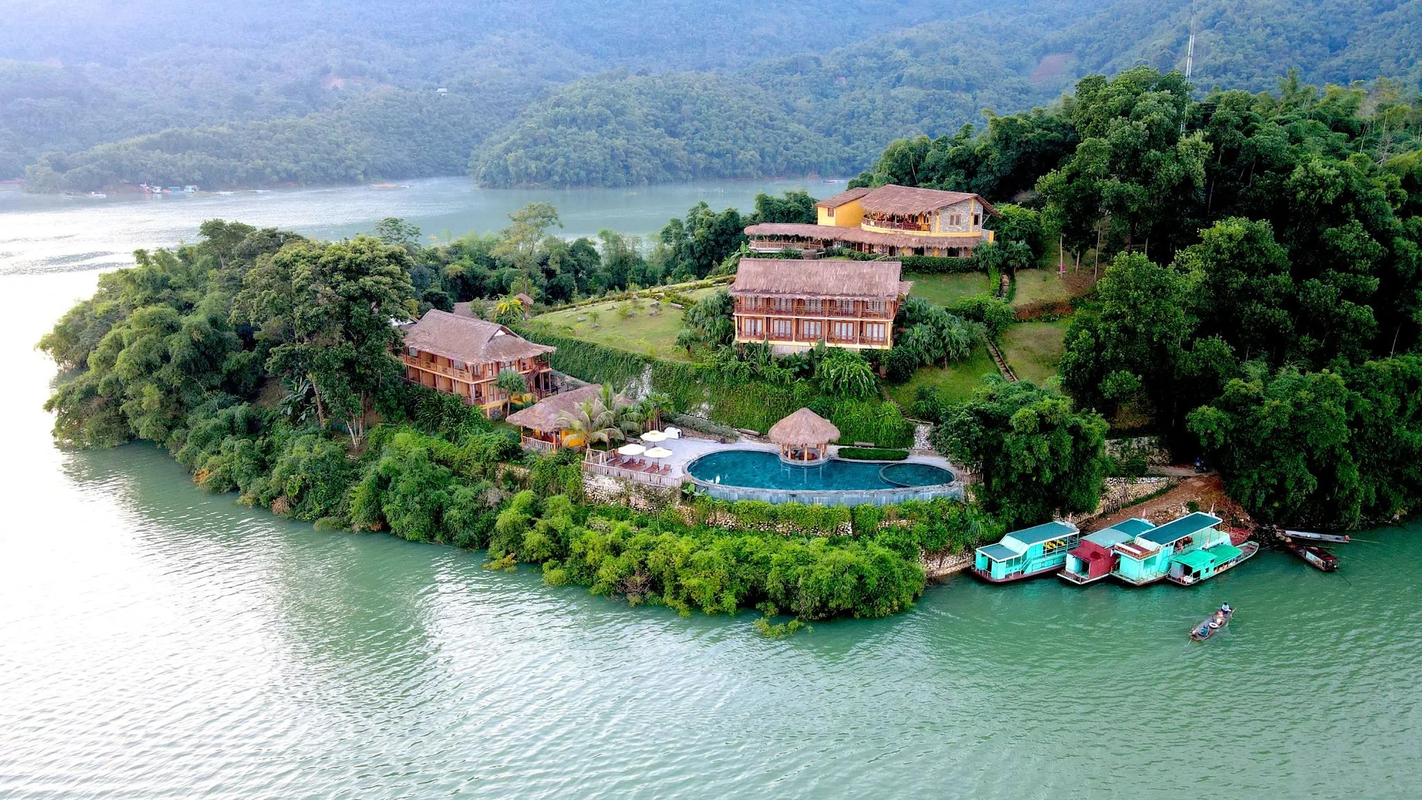 Mai Chau Hideaway Lake Resort - Nơi du khách có thể tận hưởng trọn vẹn vẻ đẹp của núi rừng Tây Bắc và thư giãn sau hành trình dài khám phá Mai Chau Hideaway Lake Resort - Nơi du khách có thể tận hưởng trọn vẹn vẻ đẹp của núi rừng Tây Bắc và thư giãn sau hành trình dài khám phá
