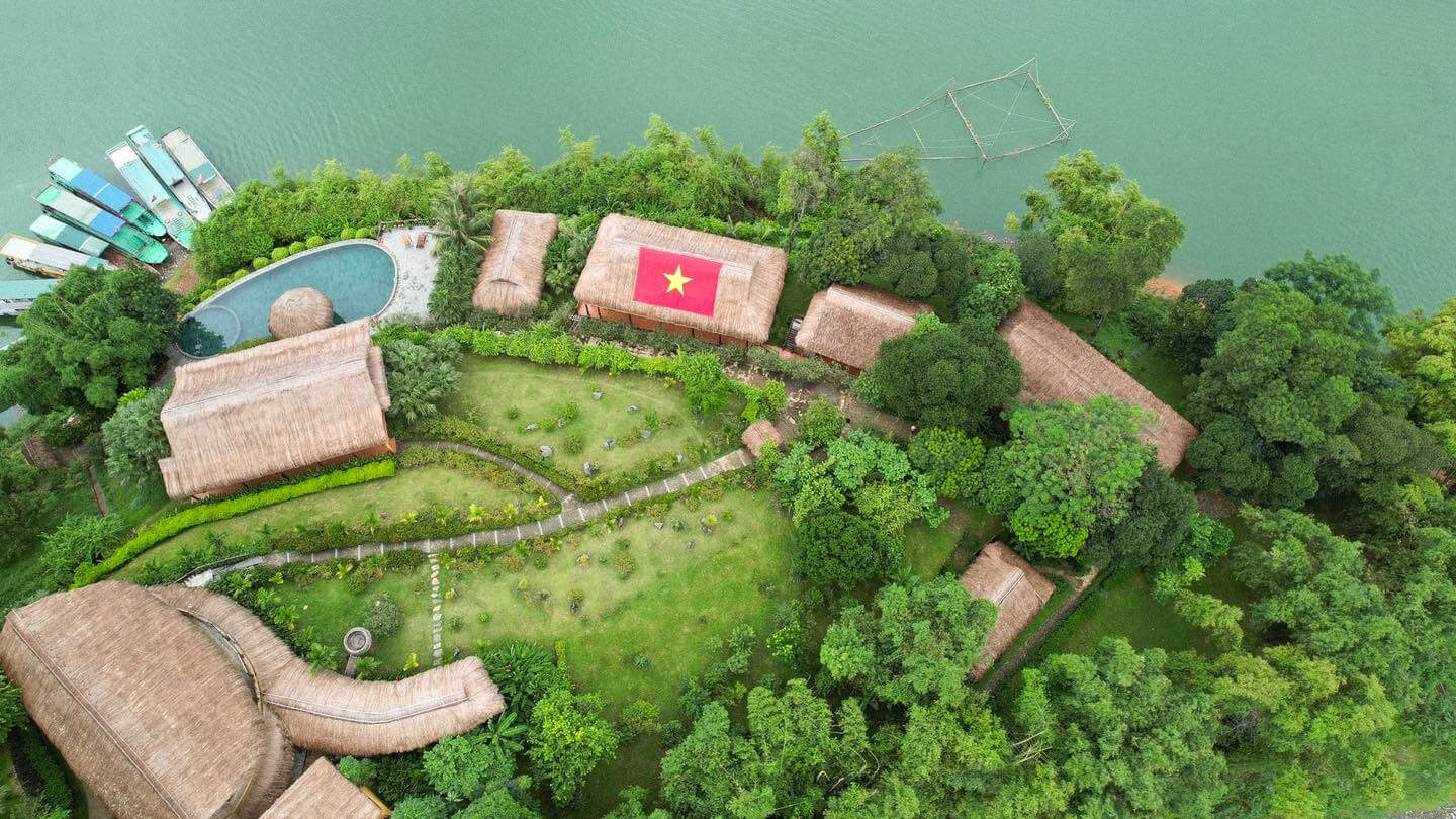Mai Chau Hideaway Lake Resort nằm ngay bên hồ Hòa Bình Mai Chau Hideaway Lake Resort nằm ngay bên hồ Hòa Bình