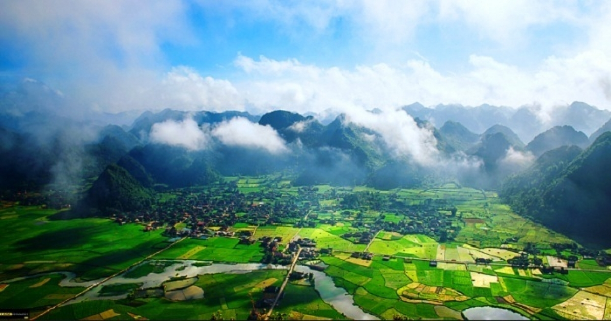 Nhìn từ trên cao, Hòa Bình thật nên thơ! (Nguồn: Môi trường du lịch)
