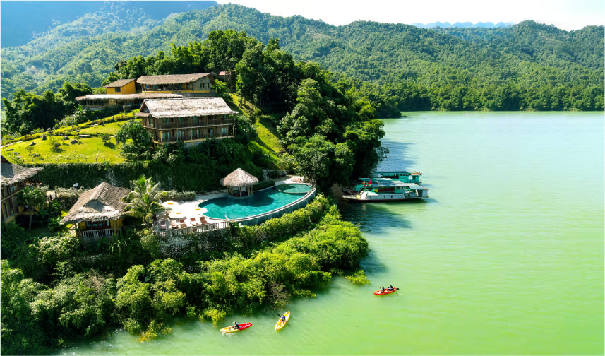 Mai Chau Hideaway Lake Resort giúp du khách gần gũi với thiên nhiên hơn