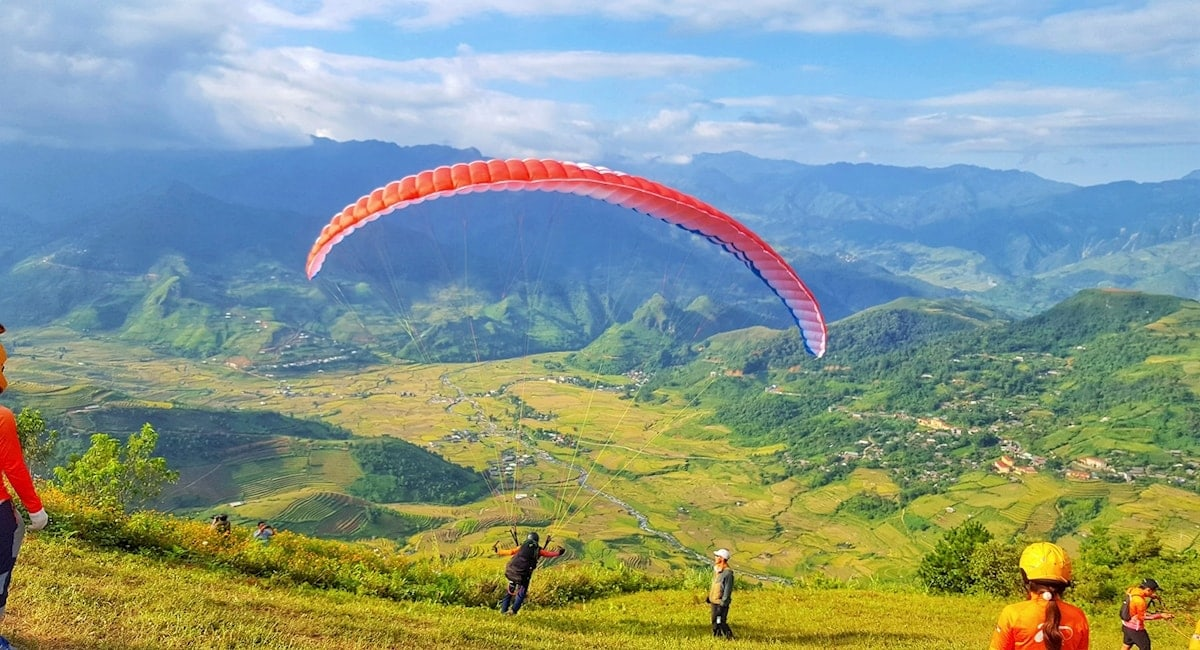 Bay trên mùa vàng - trải nghiệm bay dù lượn đẹp nhất khi du lịch Tây Bắc tháng 10 (nguồn: Trekking - Camping) Bay trên mùa vàng - trải nghiệm bay dù lượn đẹp nhất khi du lịch Tây Bắc tháng 10 (nguồn: Trekking - Camping)