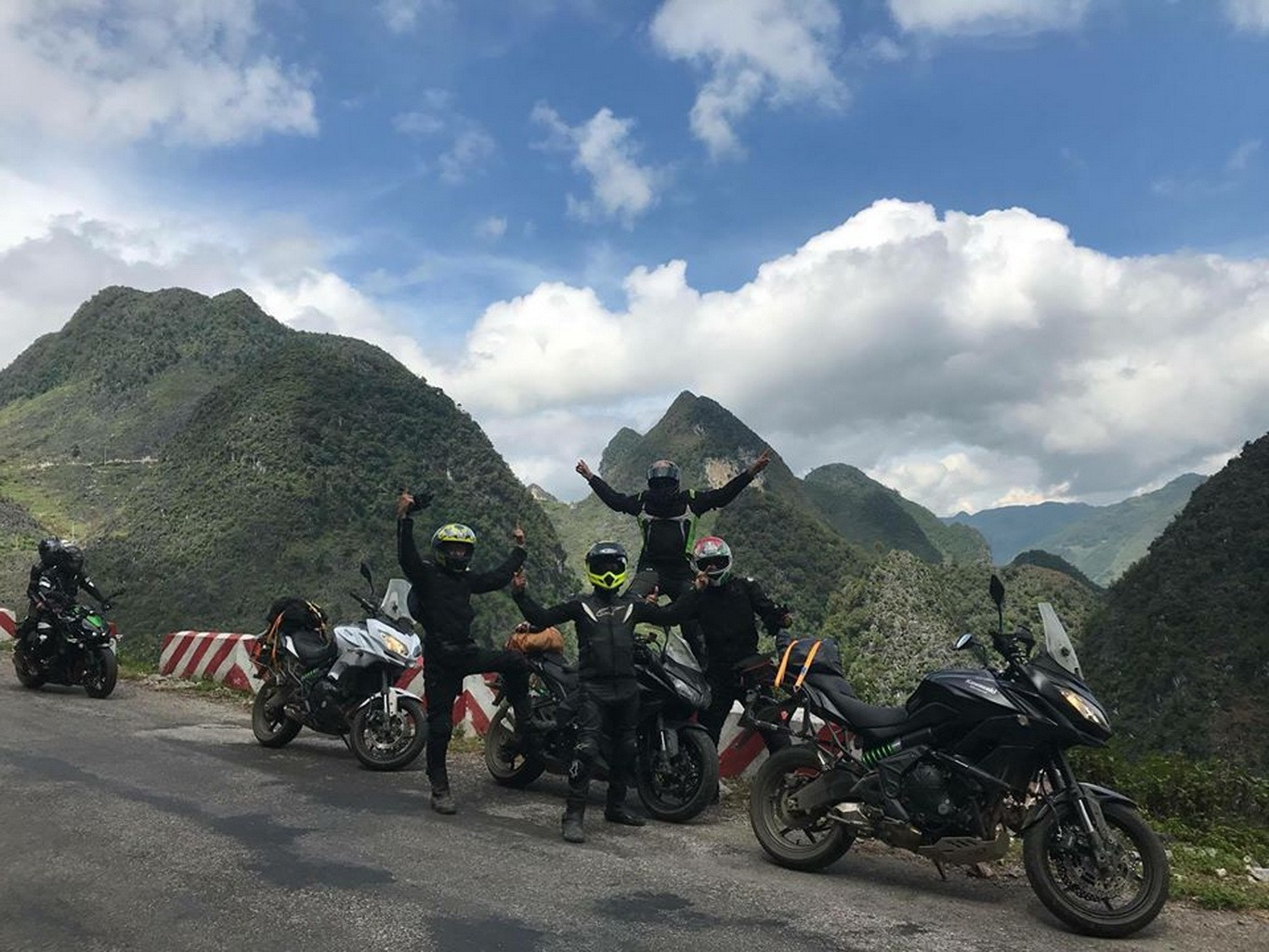 Phương tiện di chuyển đến Tây Bắc (Nguồn: Gia đình) Phương tiện di chuyển đến Tây Bắc (Nguồn: Gia đình)