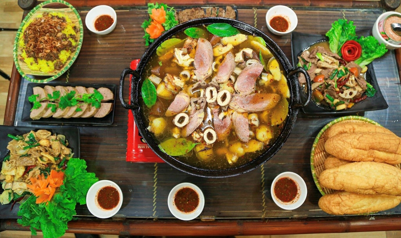 Thang co - special dish that you shouldn’t miss (source: tap chi du lich doanh nghiep)