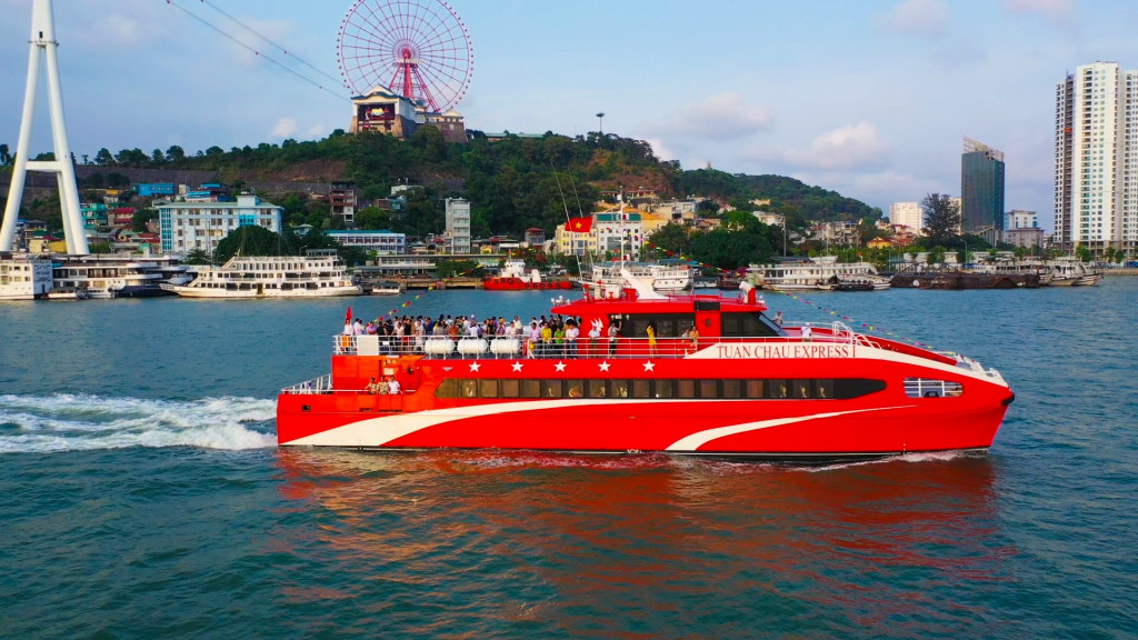 Going from Cat Ba to Hai Phong by speedboat (Source: Vinpearl) Going from Cat Ba to Hai Phong by speedboat (Source: Vinpearl)