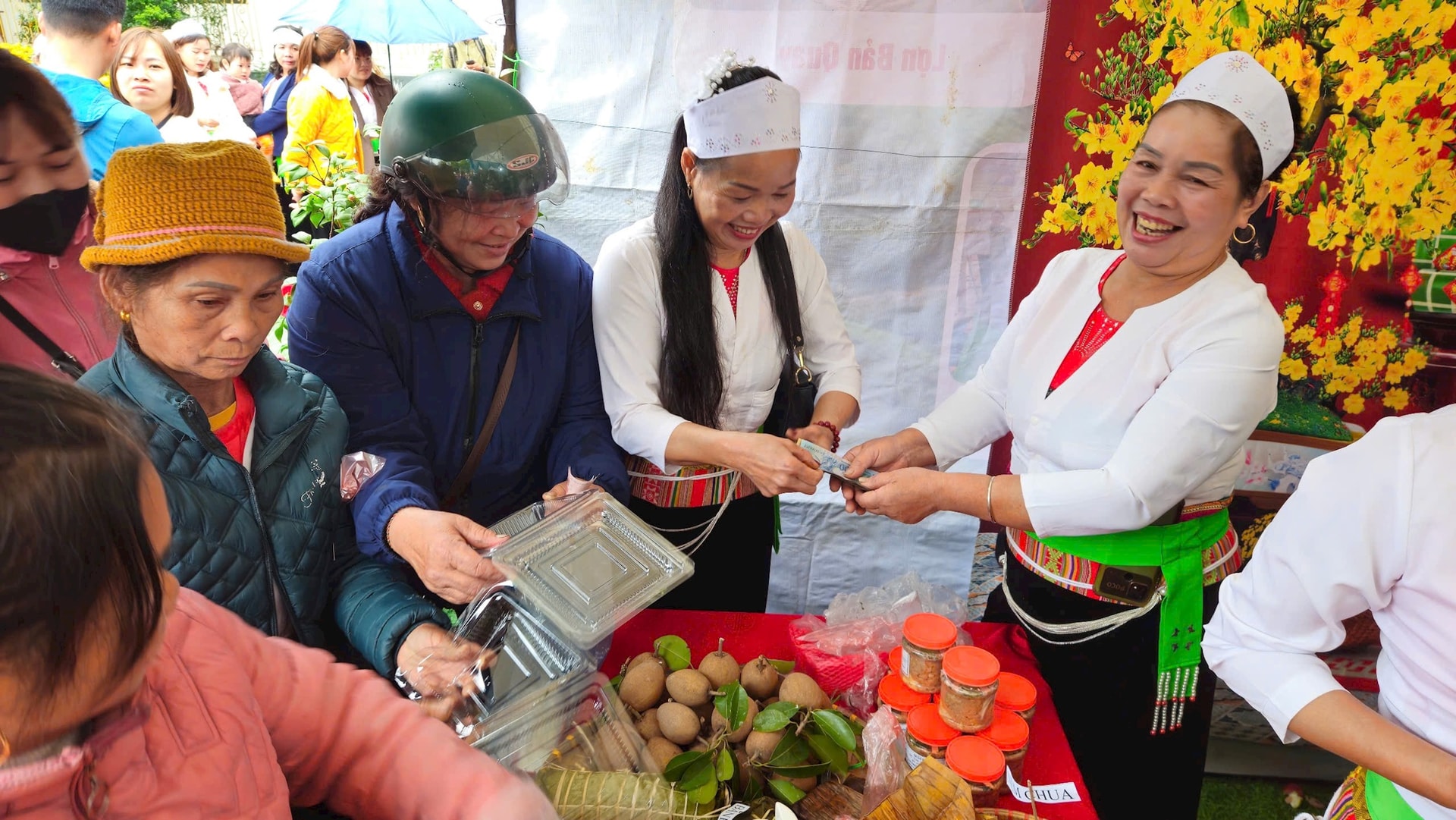 Trang phục trong đám cưới người Mường Trang phục trong đám cưới người Mường