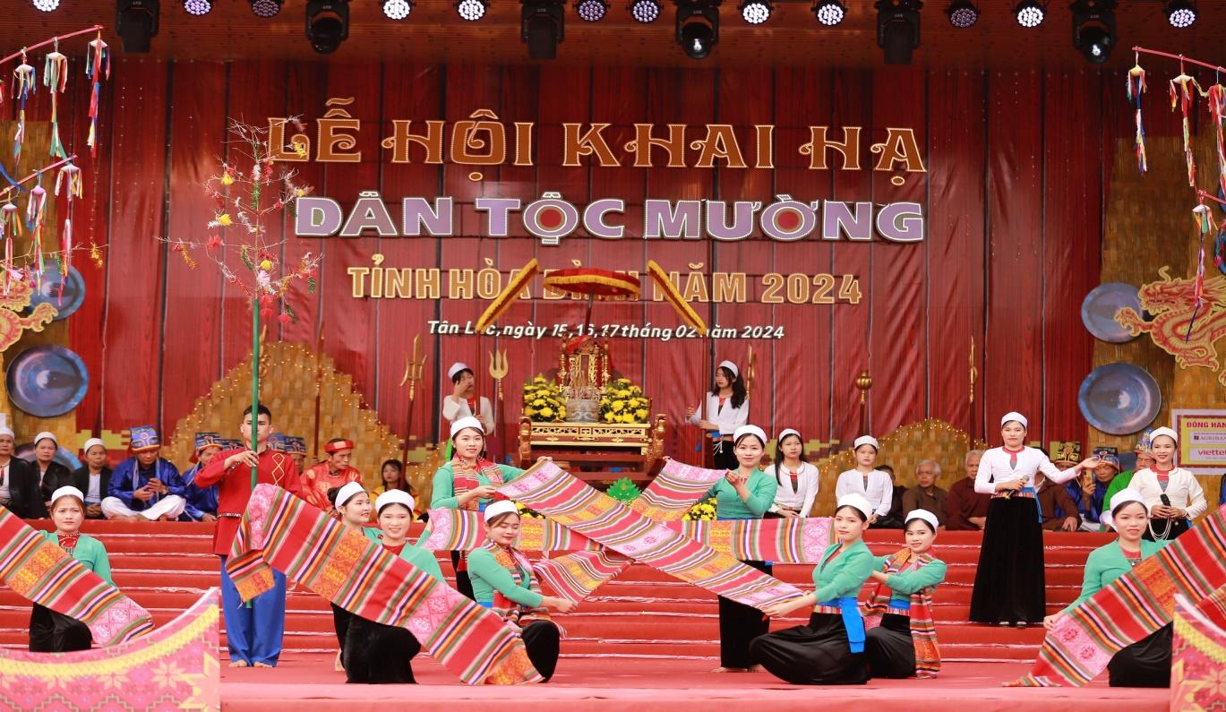 Khai Hạ Mường Bi - Một trong những lễ hội của người Mường tiêu biểu nhất Khai Hạ Mường Bi - Một trong những lễ hội của người Mường tiêu biểu nhất