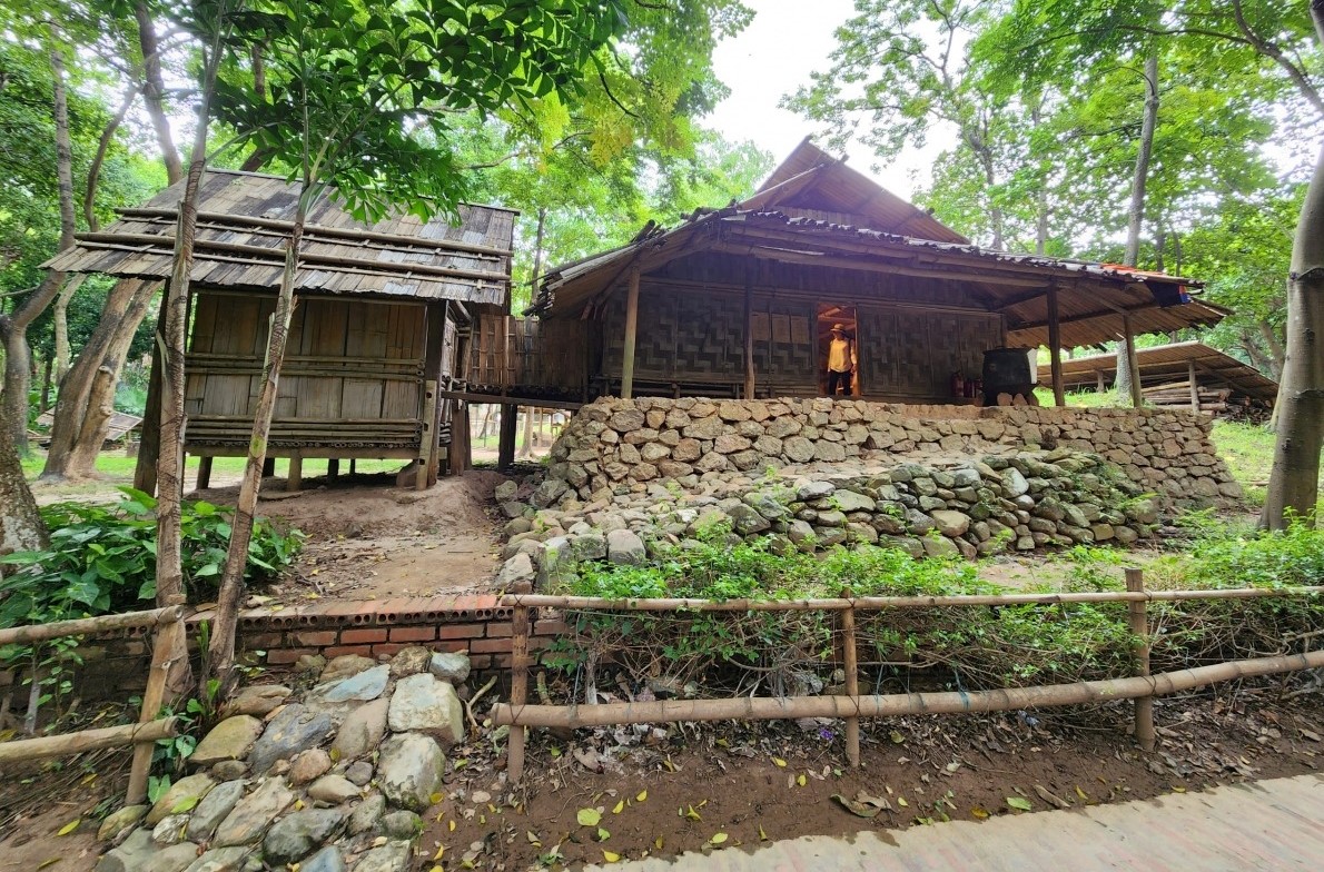Đôi nét về nhà của người Dao (Nguồn: VOV4) Đôi nét về nhà của người Dao (Nguồn: VOV4)