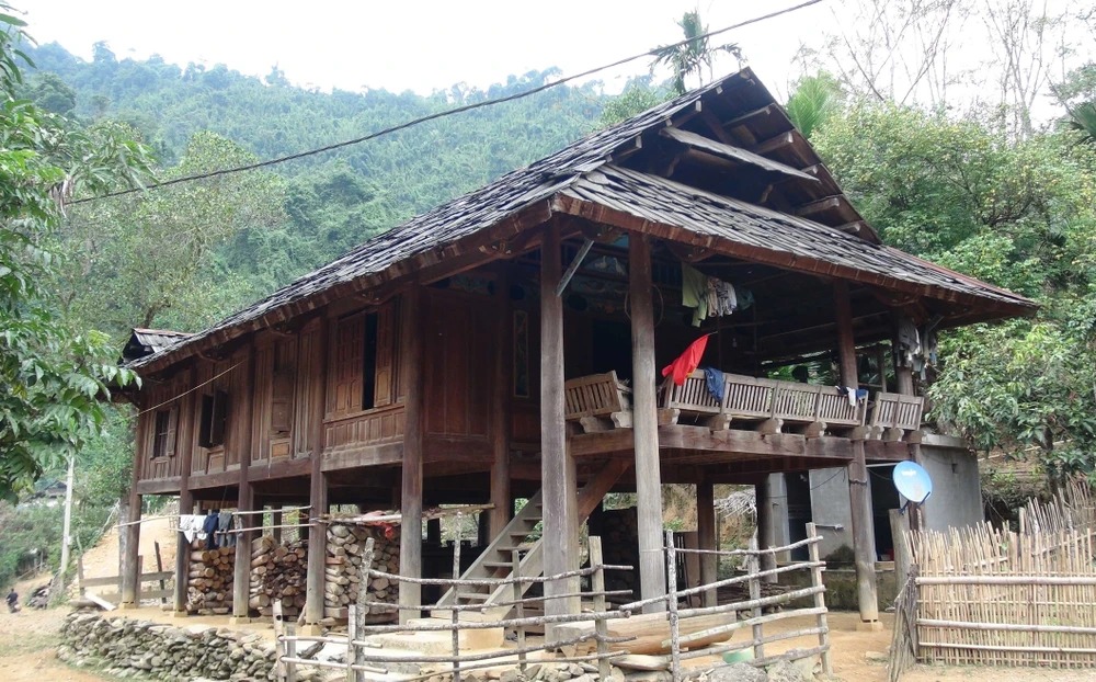 Quá trình dựng nhà của người Dao phải cẩn thận và kỹ lưỡng (Nguồn: Báo Dân tộc và Miền núi) Quá trình dựng nhà của người Dao phải cẩn thận và kỹ lưỡng (Nguồn: Báo Dân tộc và Miền núi)
