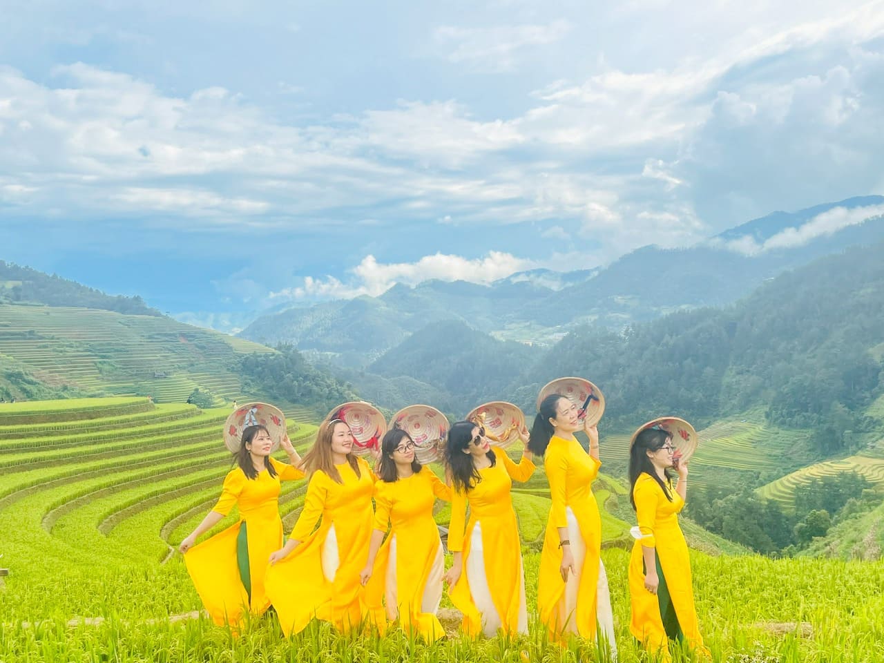 Check-in sống ảo giữa mùa vàng tuyệt đẹp (Nguồn: Đất Việt Tour) Check-in sống ảo giữa mùa vàng tuyệt đẹp (Nguồn: Đất Việt Tour)