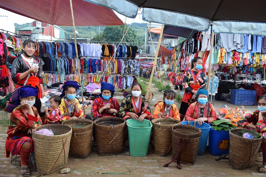 Chợ phiên Tả Sìn Thàng (Tủa Chùa, Điện Biên)