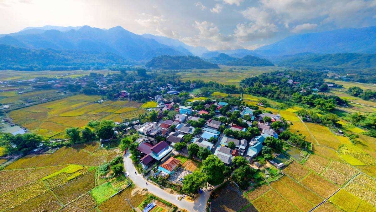 When visiting Mai Chau, Pom Coong is a must-see destination. When visiting Mai Chau, Pom Coong is a must-see destination.