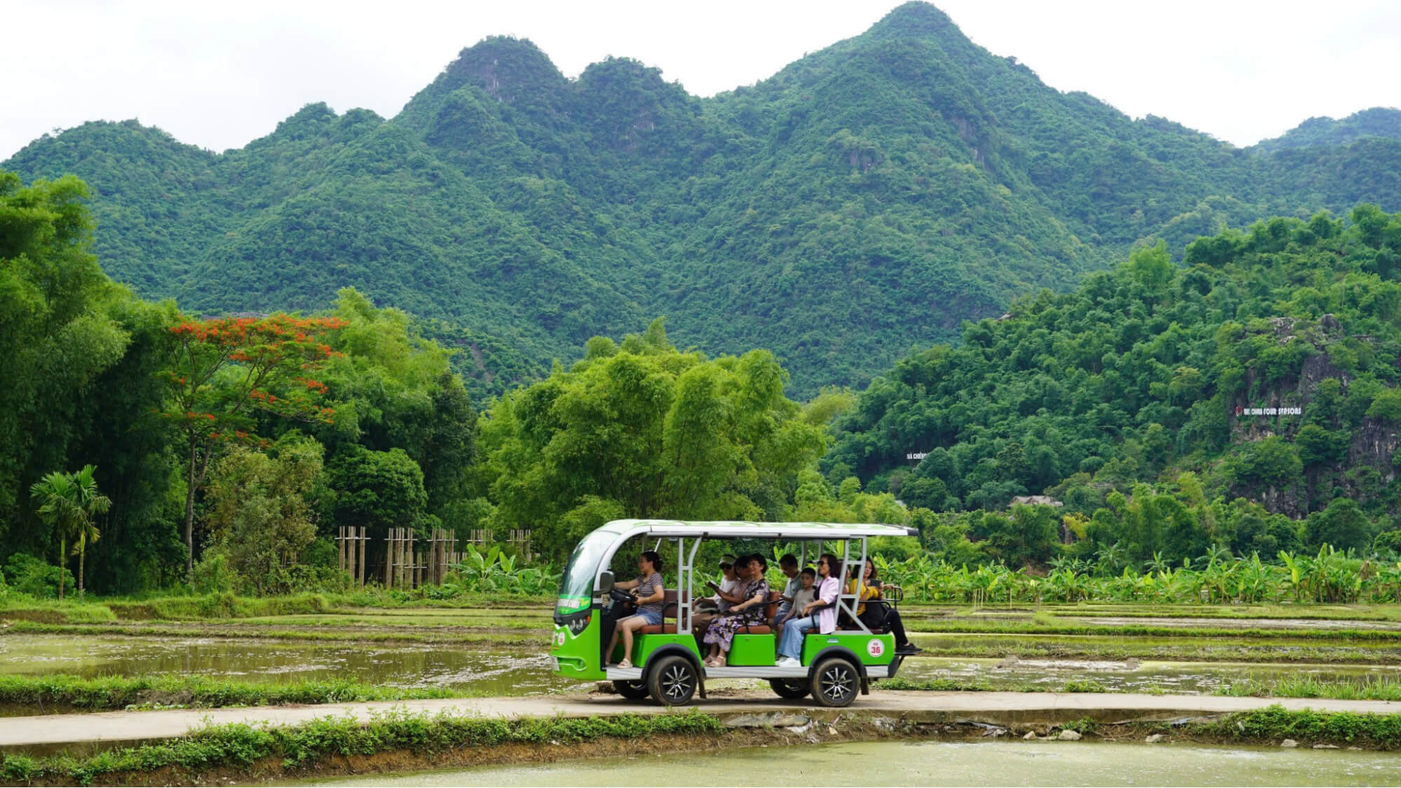 Đi xe điện 1 vòng từ Bản Lác sang Bản Nhót Đi xe điện 1 vòng từ Bản Lác sang Bản Nhót