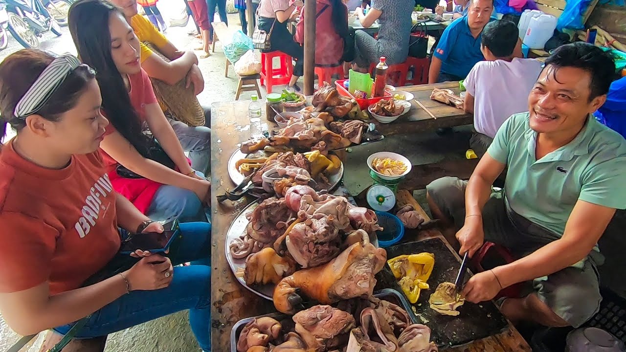 Khám phá ẩm thực địa phương tại chợ phiên Mai Châu Khám phá ẩm thực địa phương tại chợ phiên Mai Châu