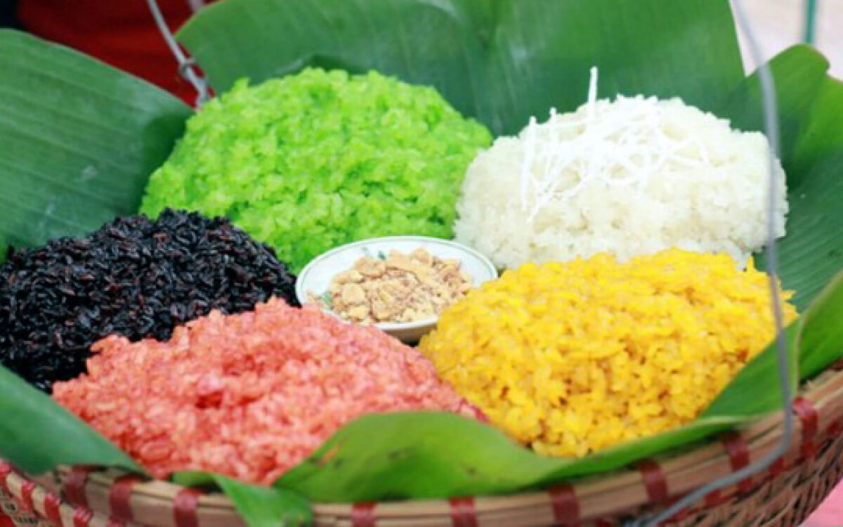 Xôi ngũ sắc với những màu sắc bắt mắt Xôi ngũ sắc với những màu sắc bắt mắt