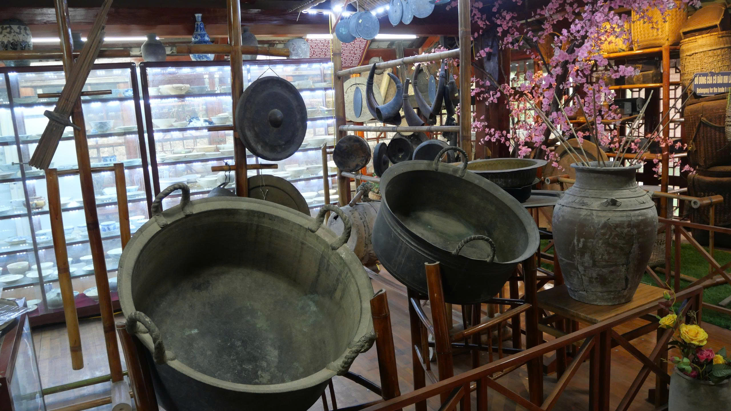 Những hiện vật được trưng bày bên trong bảo tàng Những hiện vật được trưng bày bên trong bảo tàng