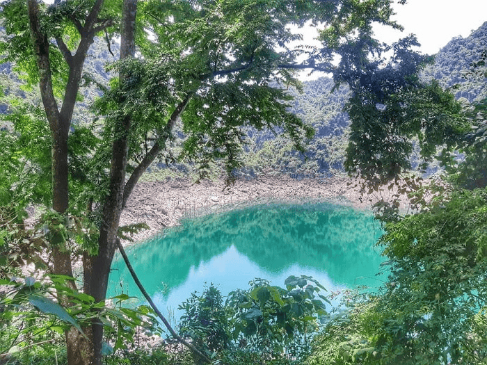 Nguồn gốc và đặc điểm địa chất của hồ Mắt Rồng (Nguồn: Lữ Hành Việt Nam)