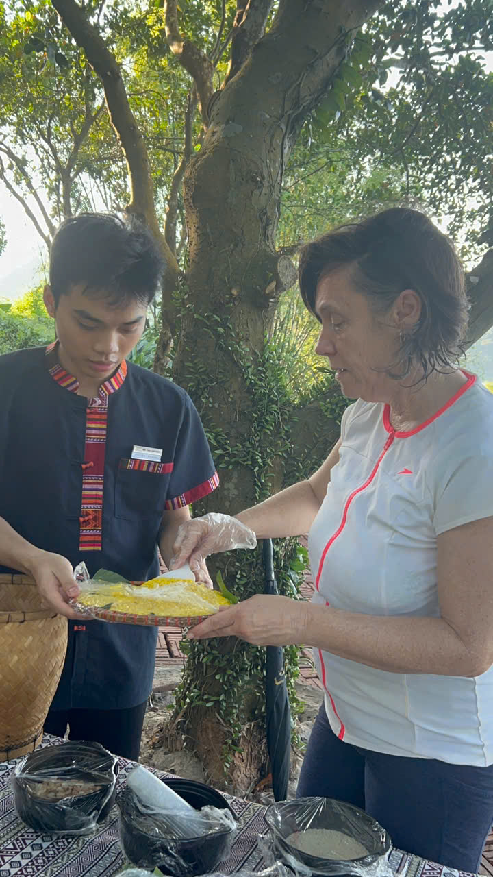 Cooking class at Mai Chau Hideaway Lake Resort Cooking class at Mai Chau Hideaway Lake Resort