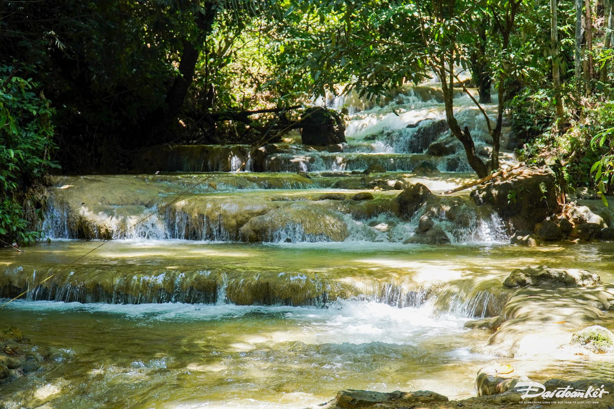 Thác Hiêu - vẻ đẹp biểu tượng của Pù Luông (Nguồn: Báo Đại Đoàn Kết) Thác Hiêu - vẻ đẹp biểu tượng của Pù Luông (Nguồn: Báo Đại Đoàn Kết)