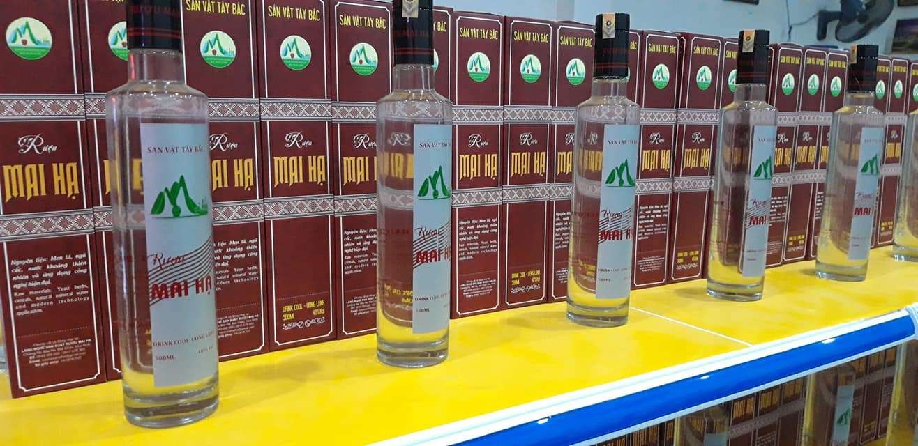 Đặc sản rượu Mai Hạ Mai Châu Phú Thọ (Nguồn: SOJO Hotel) Đặc sản rượu Mai Hạ Mai Châu Phú Thọ (Nguồn: SOJO Hotel)