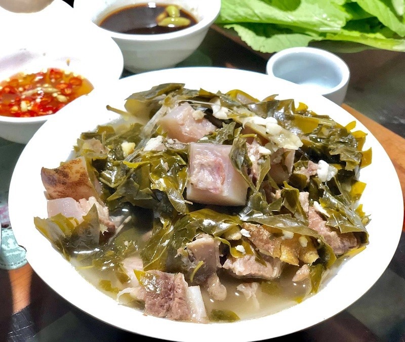 Món thịt trâu lá lồm mang hương vị Tây Bắc (Nguồn: reviewvilla) Món thịt trâu lá lồm mang hương vị Tây Bắc (Nguồn: reviewvilla)
