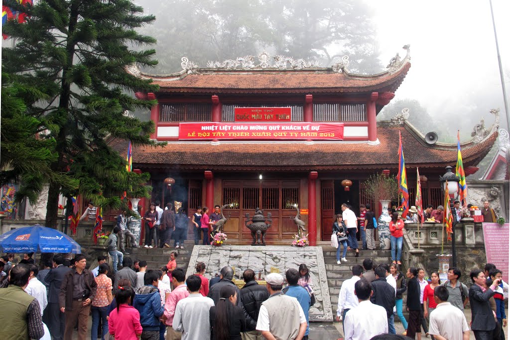 Đền Thượng thờ Quốc Mẫu Lăng Thị Tiêu trong Khu danh thắng Tây Thiên (Nguồn: vinhphuc.gov) Đền Thượng thờ Quốc Mẫu Lăng Thị Tiêu trong Khu danh thắng Tây Thiên (Nguồn: vinhphuc.gov)