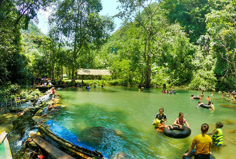 Cắm trại và trải nghiệm đêm trong rừng Cắm trại và trải nghiệm đêm trong rừng