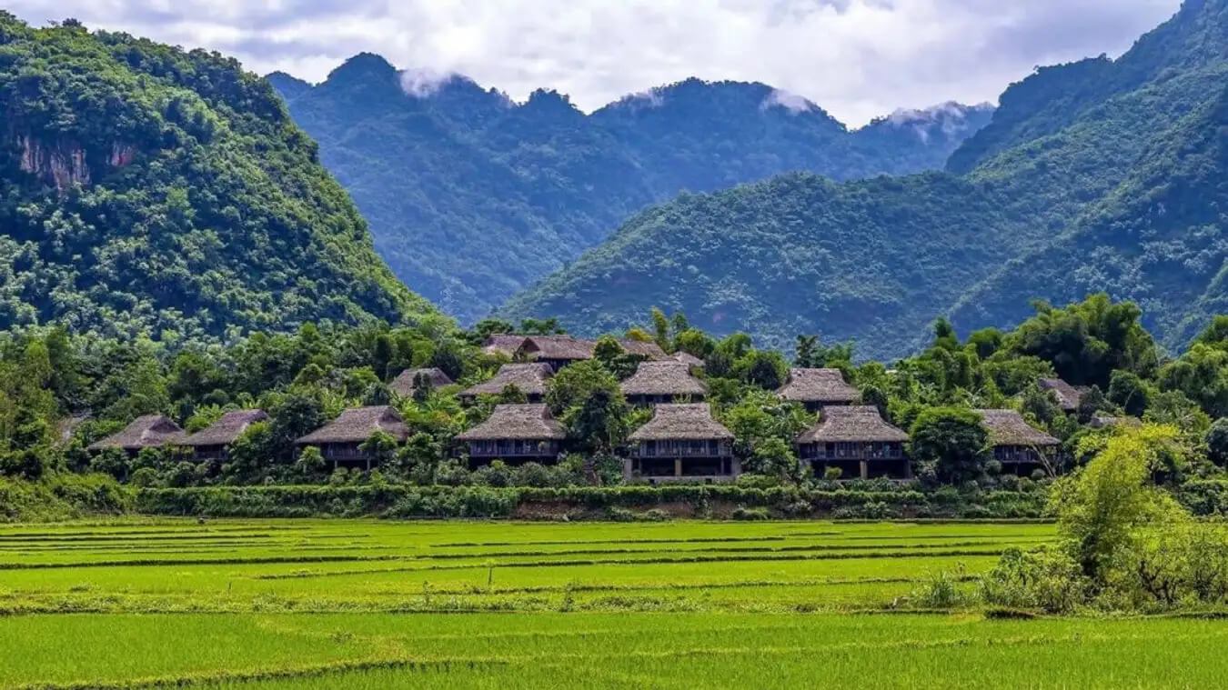 Bản làng dân tộc Thái và Mường tại Mai Châu Bản làng dân tộc Thái và Mường tại Mai Châu