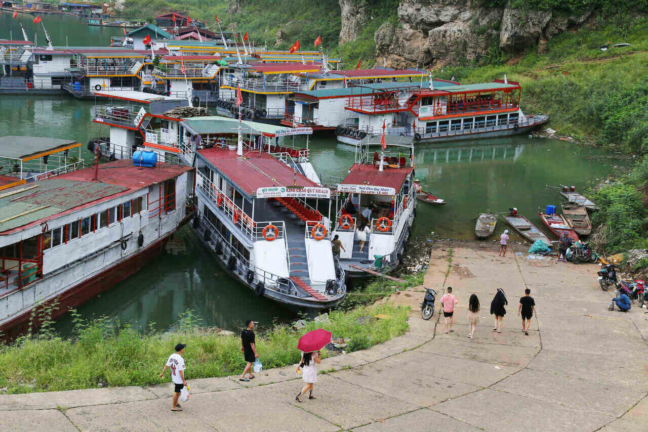 Thuyền du lịch phổ thông Thuyền du lịch phổ thông