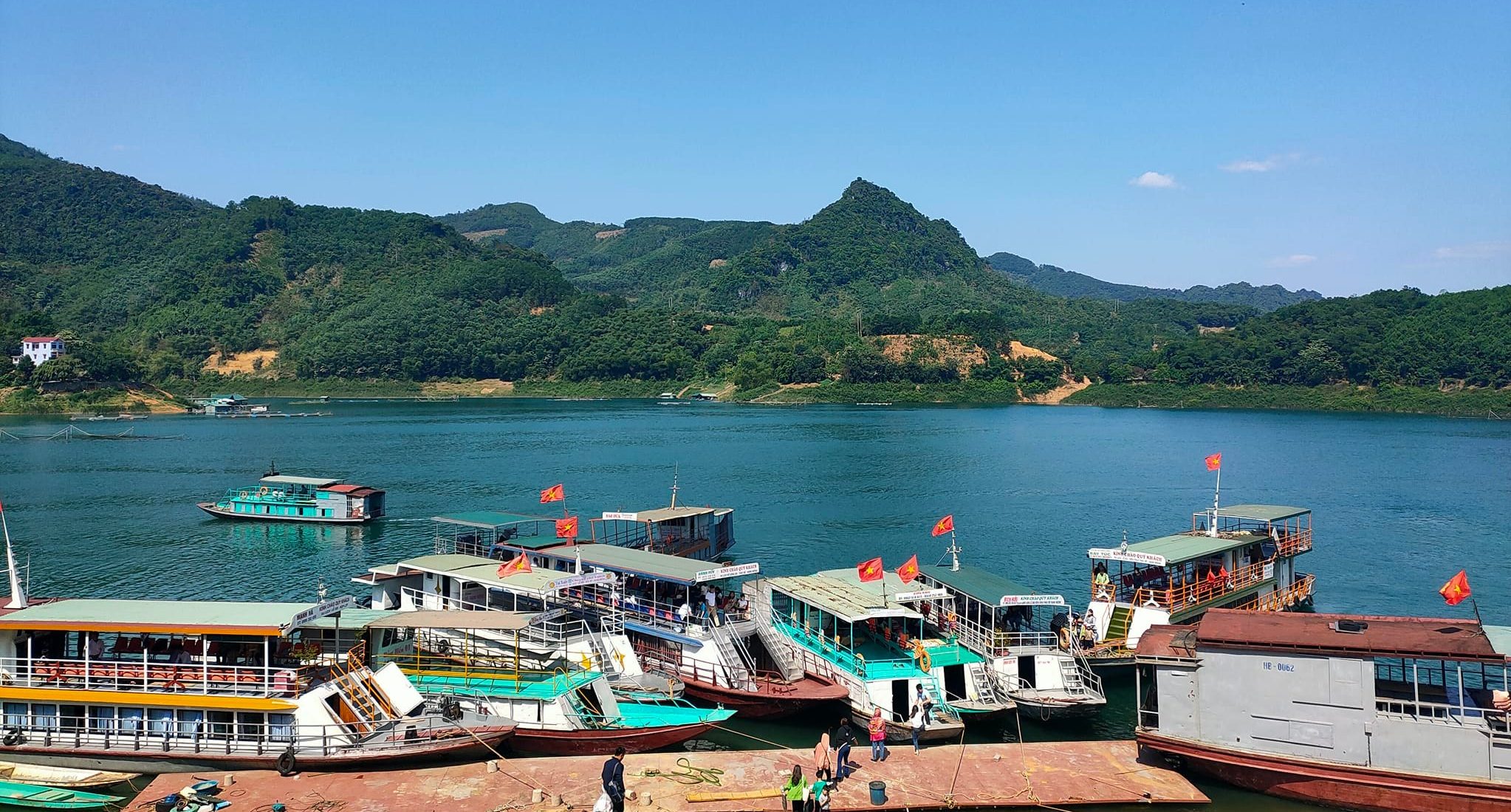 Thuyền cao tốc Thuyền cao tốc